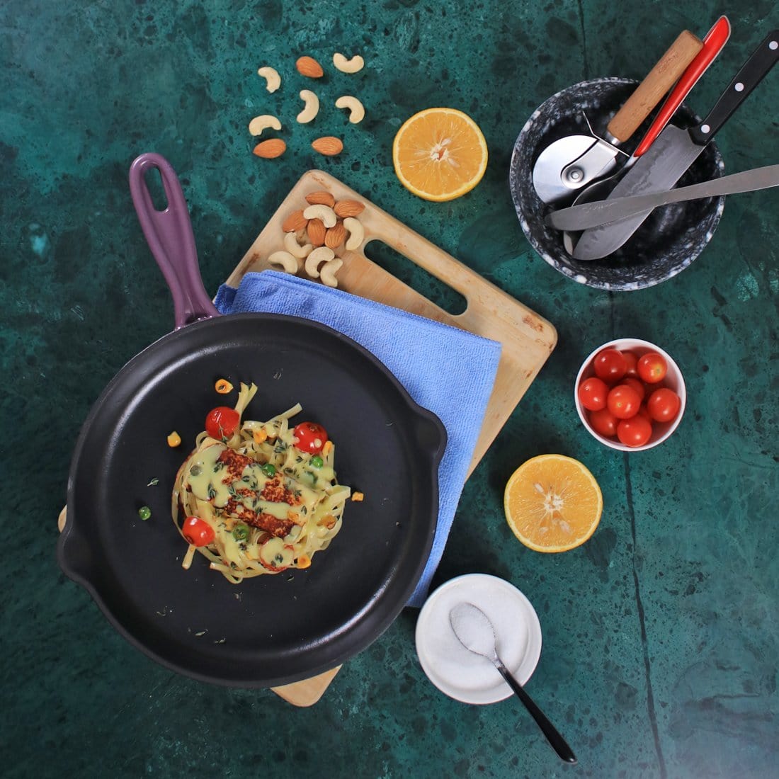 Ferro Cast-iron 26 cm Frying Pan, Corrosion-Resistant Coating, Compatible on Induction, 1.6 L, 5 Years Warranty, Purple