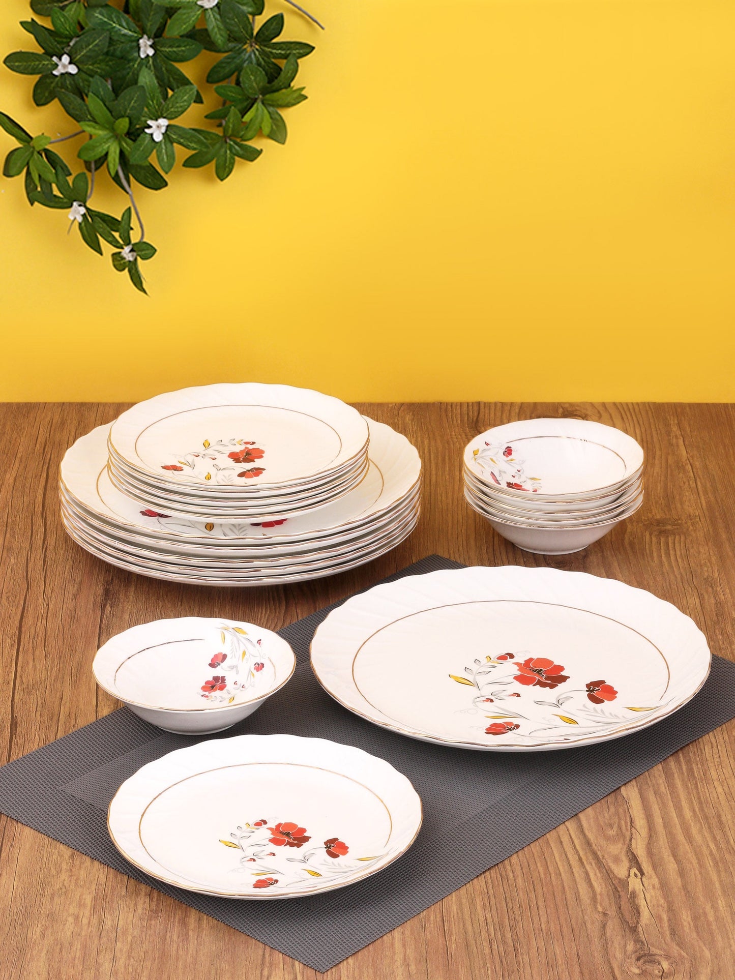 Karina Floral Dinner Set of 18 (159), For Family of 6