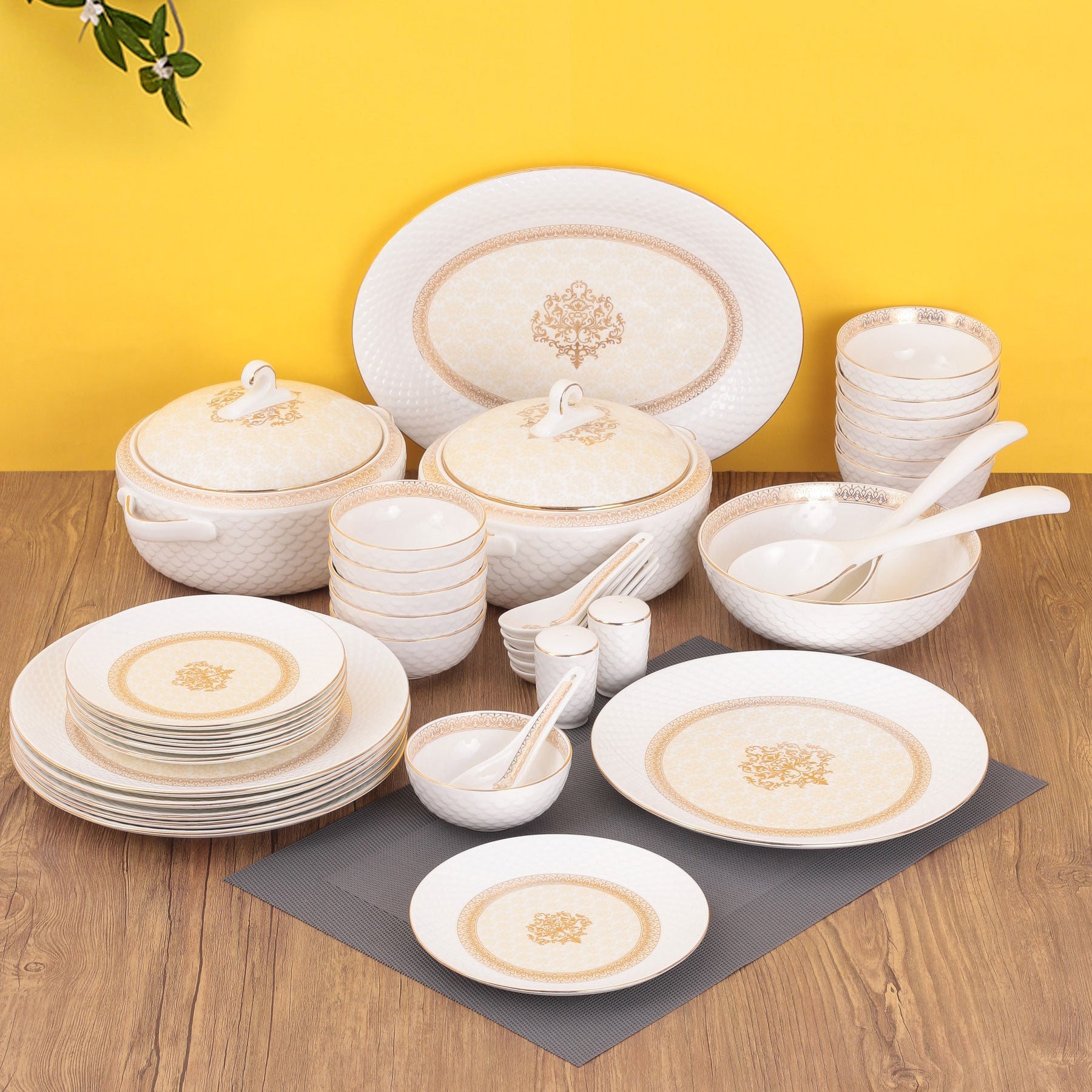Ripple Dinner Set of 40 Pieces, Jaisalmer, Real 22k Gold (1404), For Family of 6