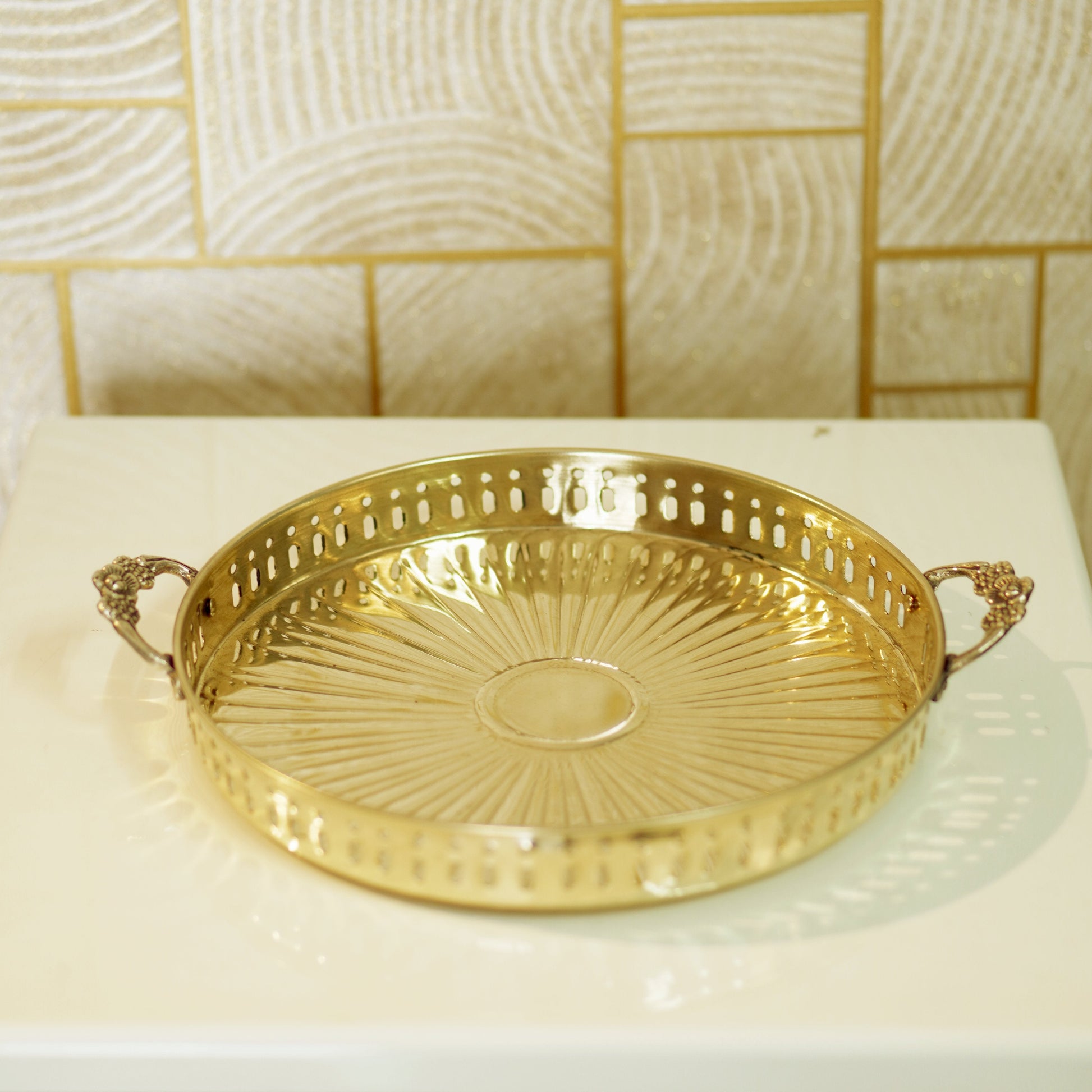 Pooja Thali with Handle [Jaalidar Khomcha]