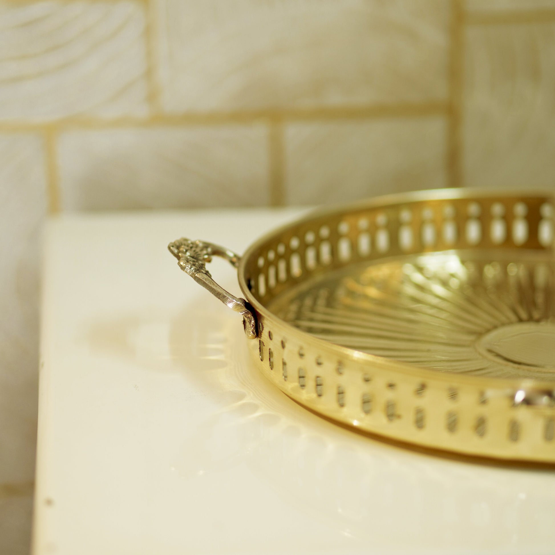 Pooja Thali with Handle [Jaalidar Khomcha]