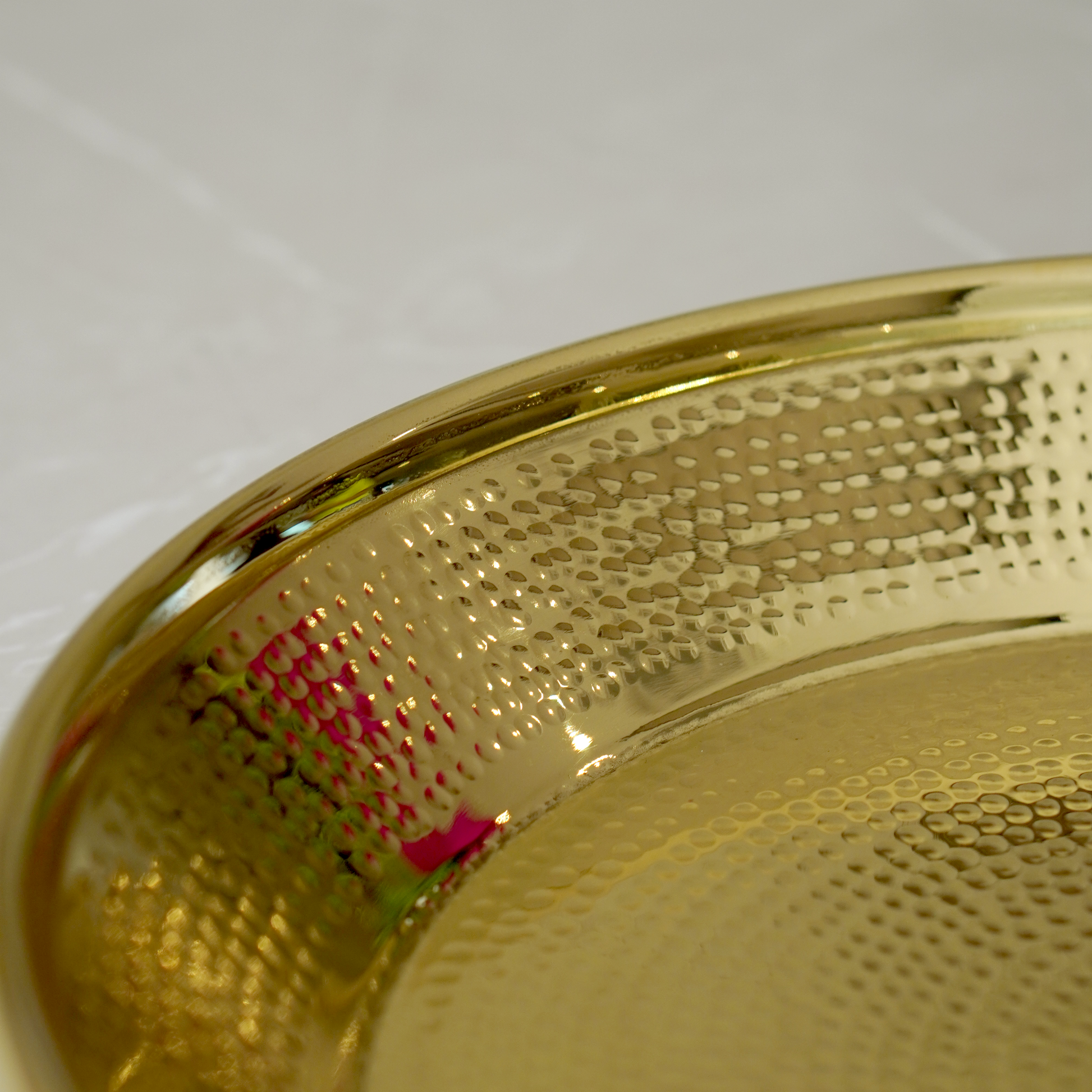 Brass Hammered Paraat with Glossy Finish