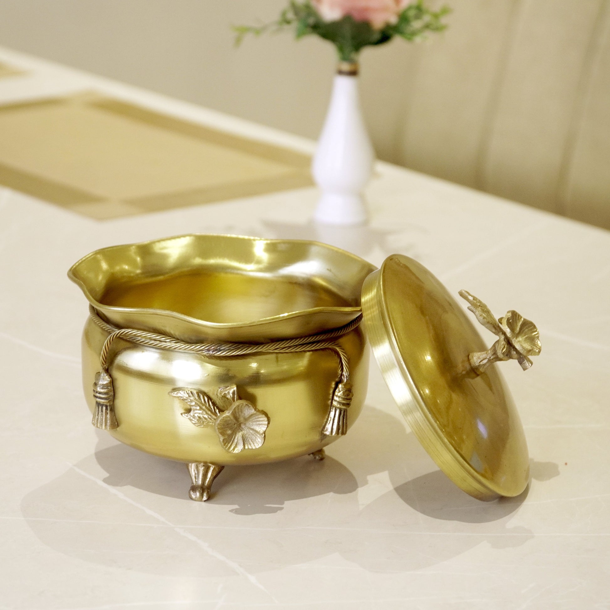 Brass Antique Tie Bowl with Lid