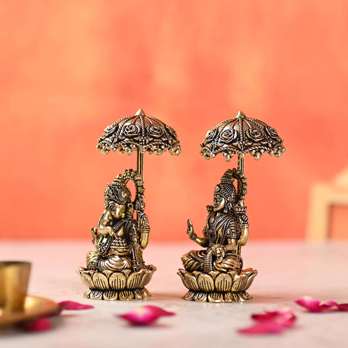 Brass Sitting On Lotus Ganesha And Lakshmi Lightweight Idols Set With Umbrella (4.5 Inch)
