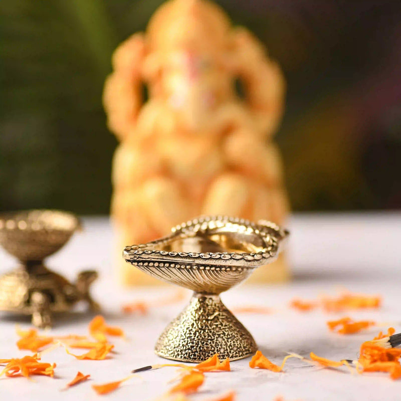 Brass Handcrafted Conch Lightweight Diya (1.8 Inch)