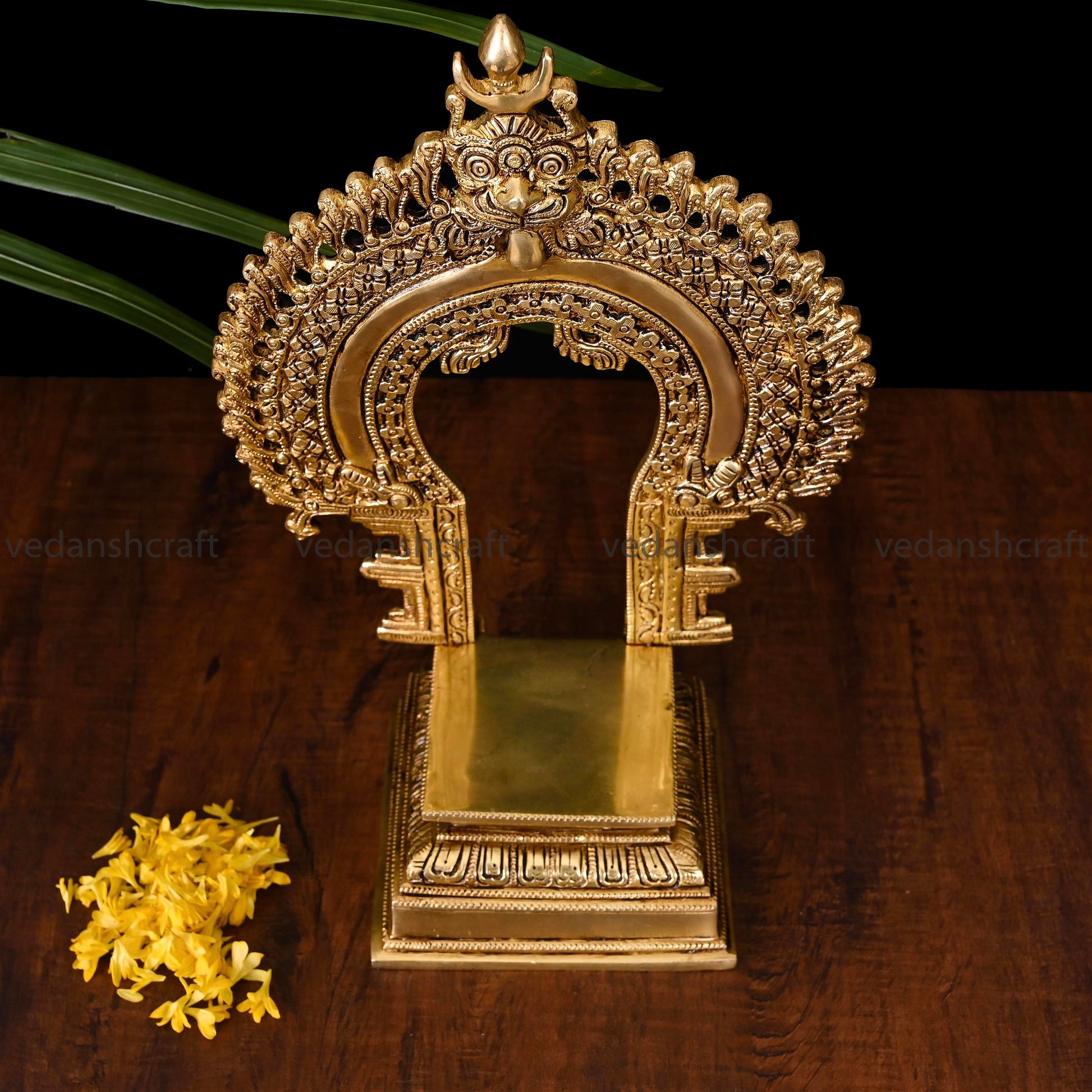 Brass Singhasan With Prabhavali Craft