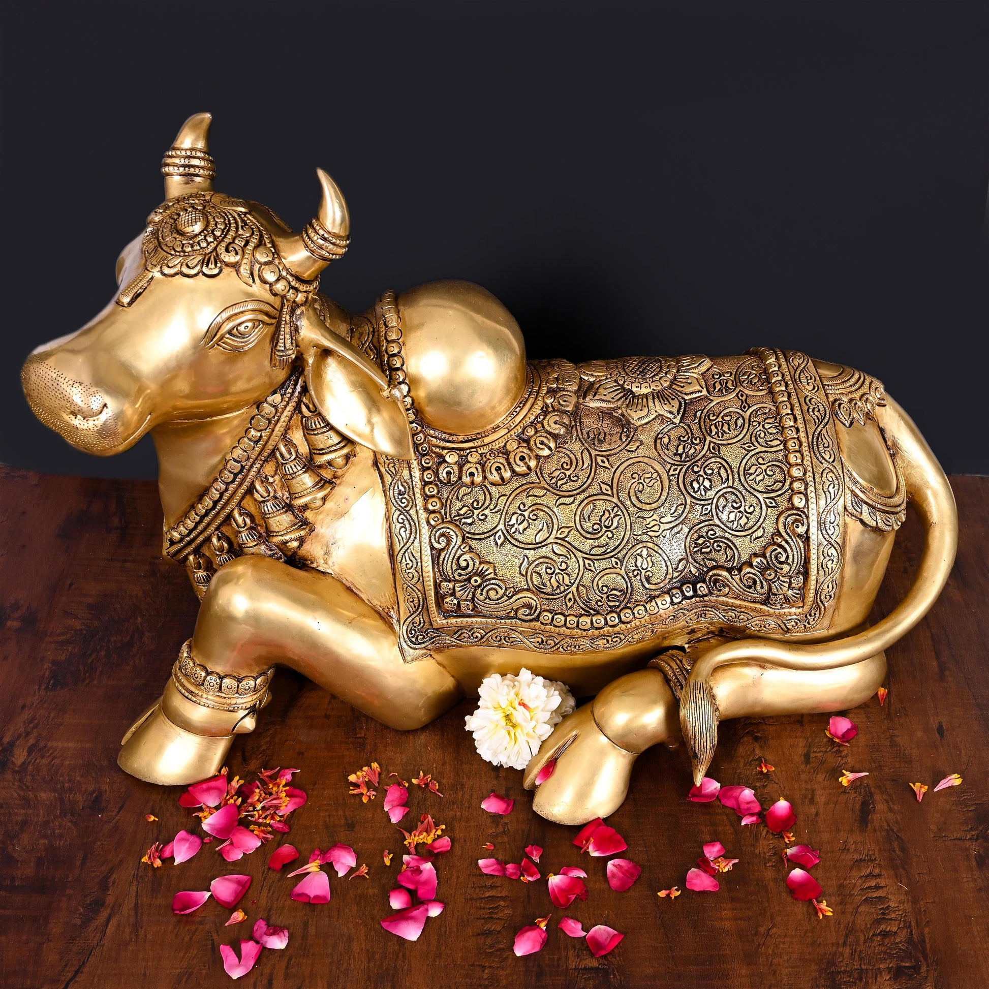 Brass Majestic Nandi Superfine Idol (15 Inch)