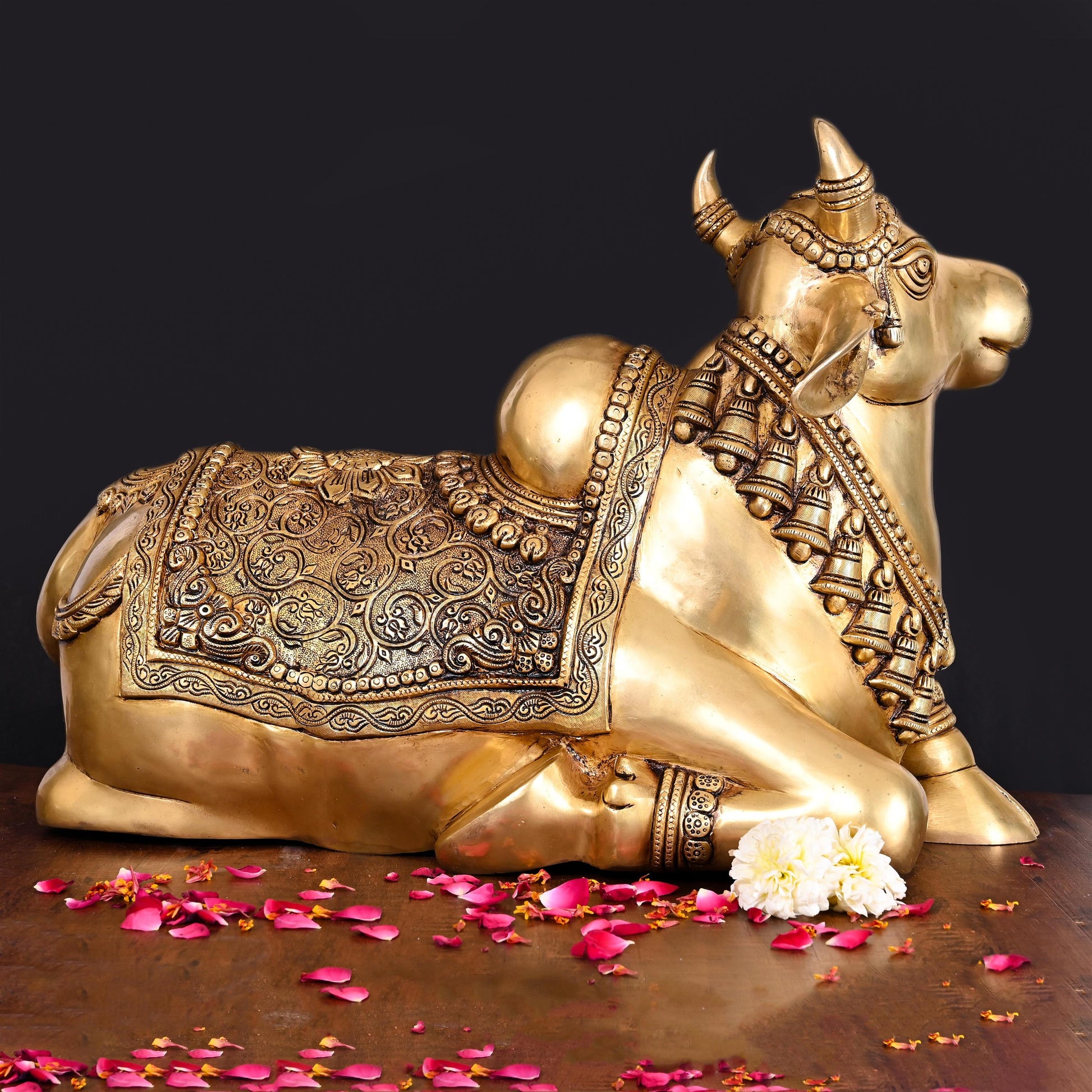 Brass Majestic Nandi Superfine Idol (15 Inch)