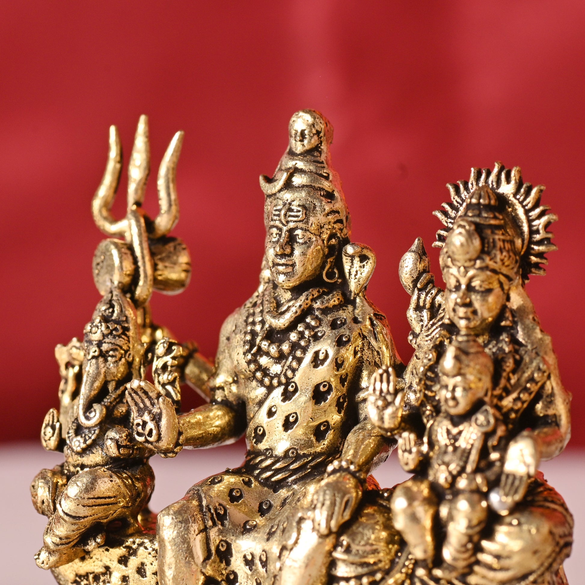 Brass Shiv Family Idol – Handcrafted Traditional Brass Decor (2.6 Inch)