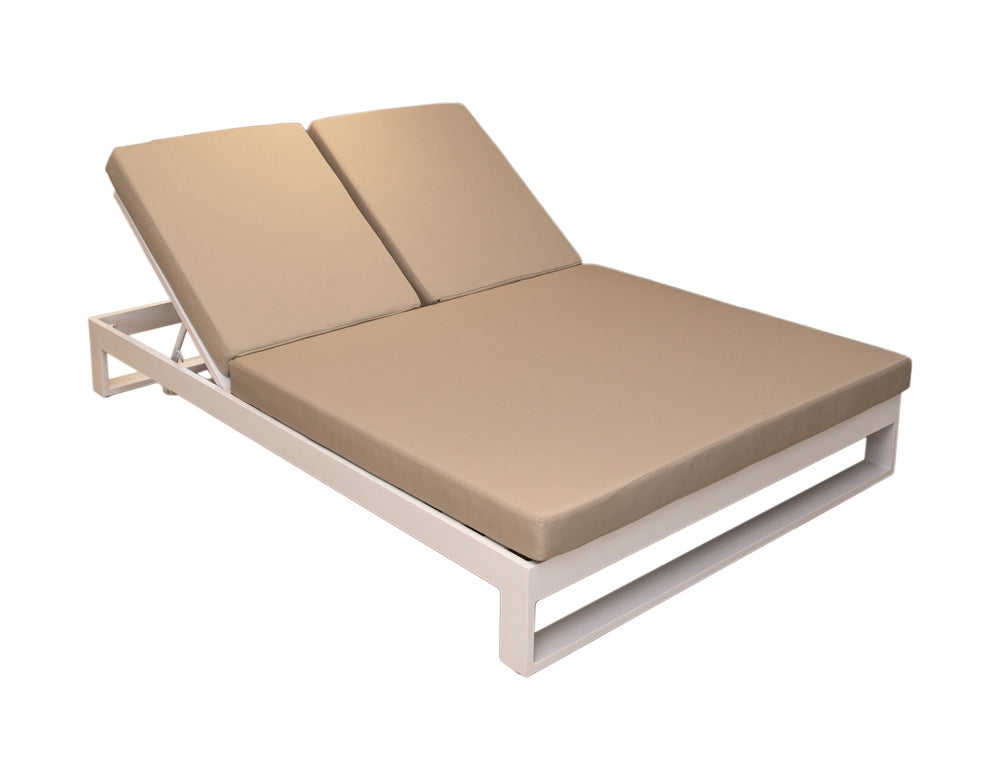 Fly Outdoor Swimming Poolside Lounger (White)