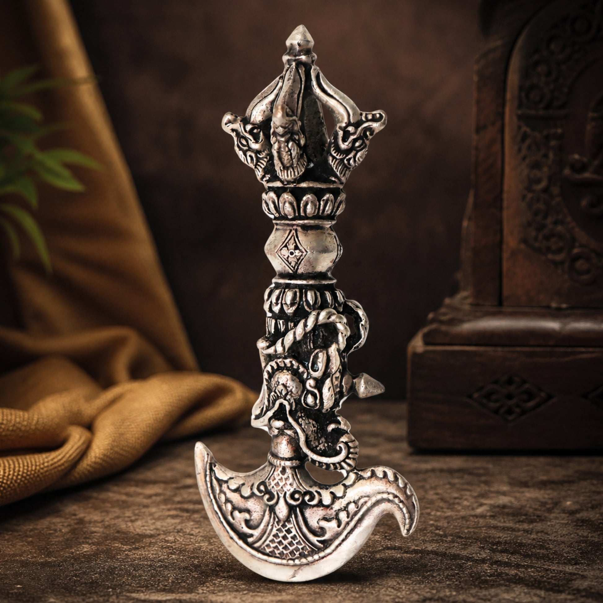 Brass With Silver Coated Handcrafted Dorje Vajra Idol, Tibetan Vajrayudha Indra Vajra Thunderbolt Symbol Statue, Peetal Pittal Dorji Dorjee Bajra Spiritual Puja Meditation Decor, Silver, 4 Inch, 1 Piece