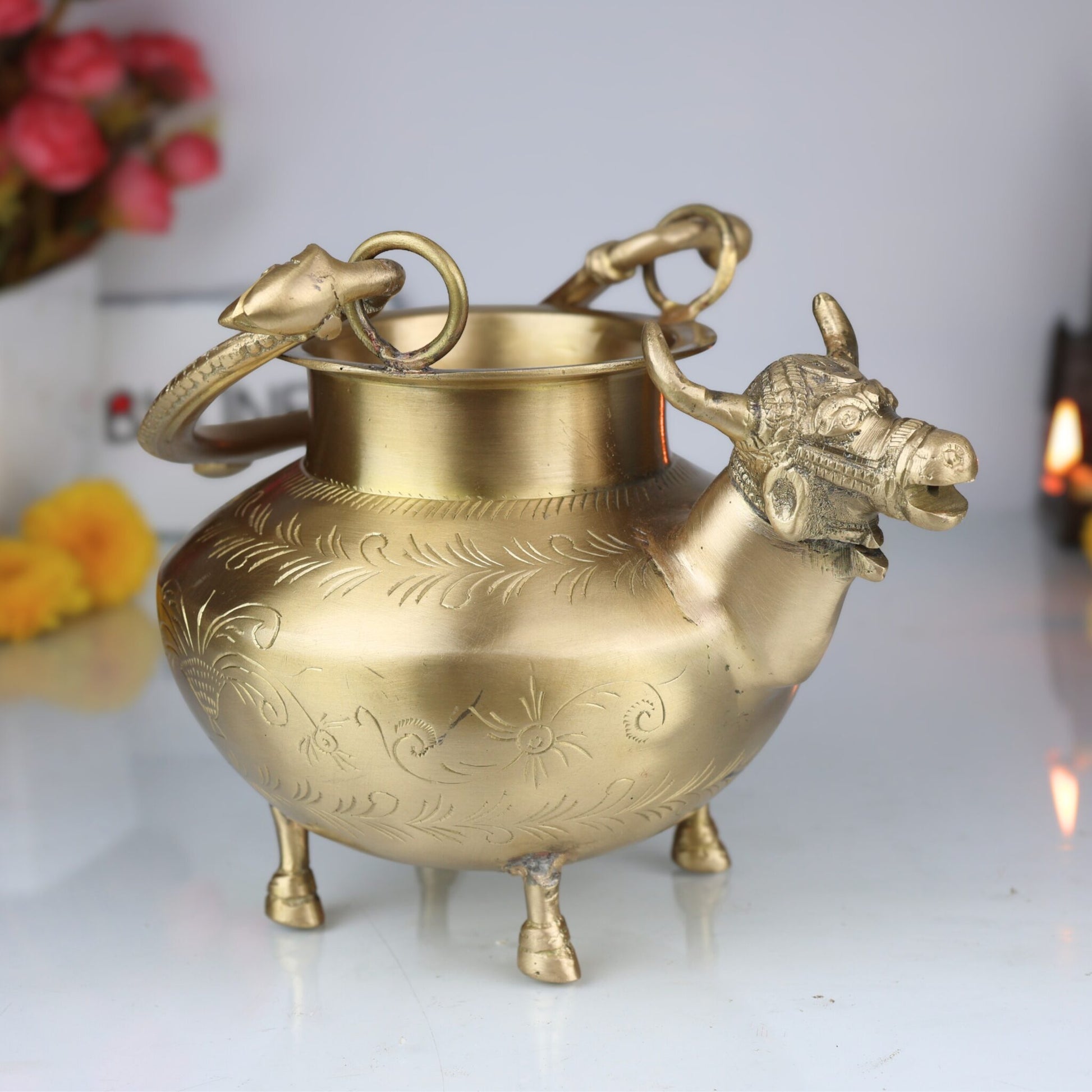 Gomukh Brass Kamandal for Pooja, Gau Mukhi Pital Kamandalu with Cow Face Spout,Vedic Gomukhi Kamandalu for Abhishekam, Tapasya & Yajna, Gold, 11 Inch, 1 Piece