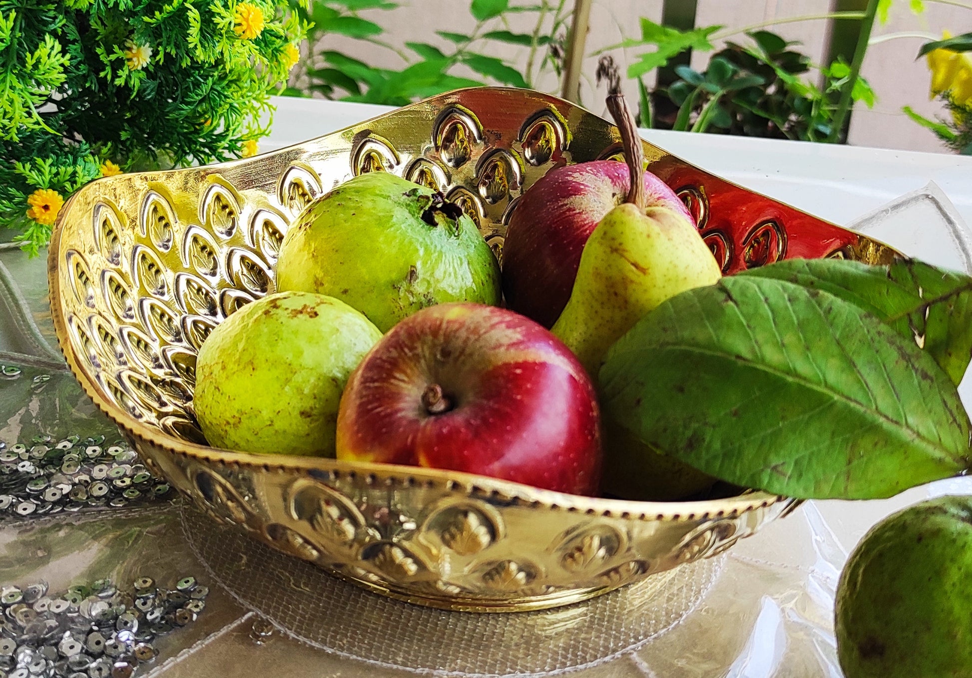 Brass Designer Handmade Fruit Basket Chocolate Bowl Centerpiece Dish Width 21.59 cm