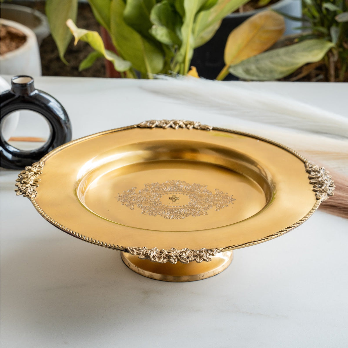 Pure Brass Tray With Embossed Round Shape Deisgn
