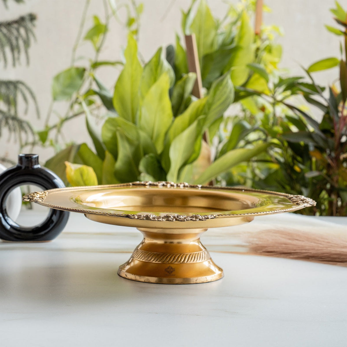 Pure Brass Tray With Embossed Round Shape Deisgn