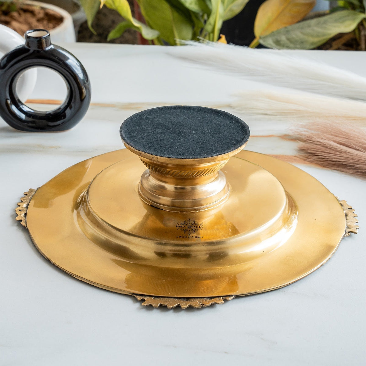 Pure Brass Tray With Embossed Round Shape Deisgn
