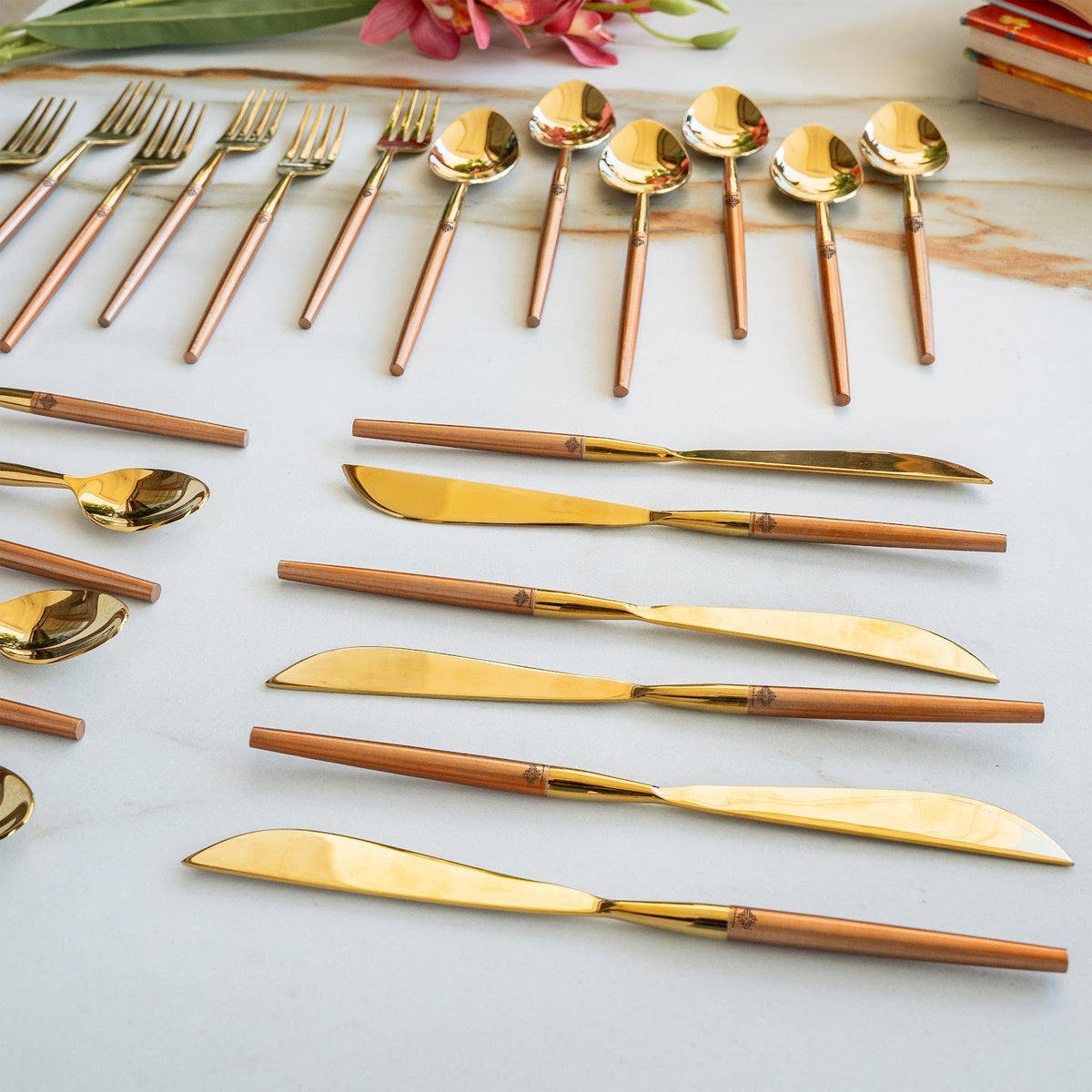 Stainless Steel Gold PVD Plating Cutlery Set with Blue Velvet Gift Box