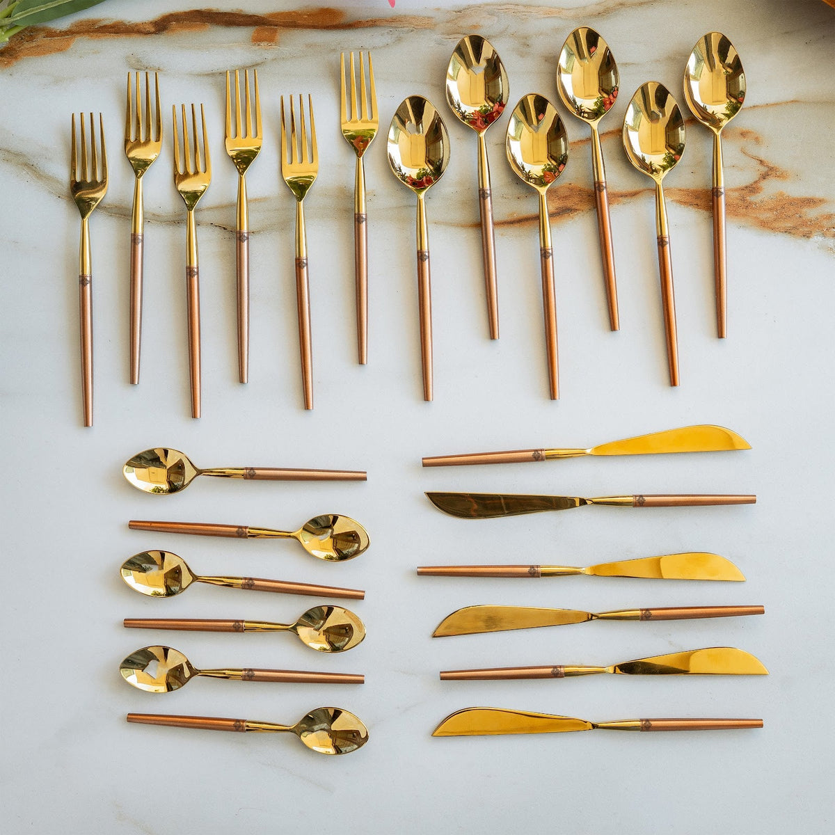 Stainless Steel Gold PVD Plating Cutlery Set with Blue Velvet Gift Box