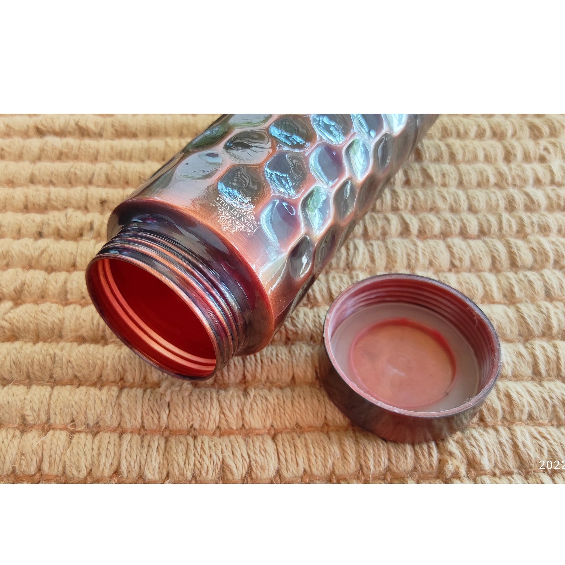 Pure Copper Bottle with Lacquer Coated Finish and Straight Shape