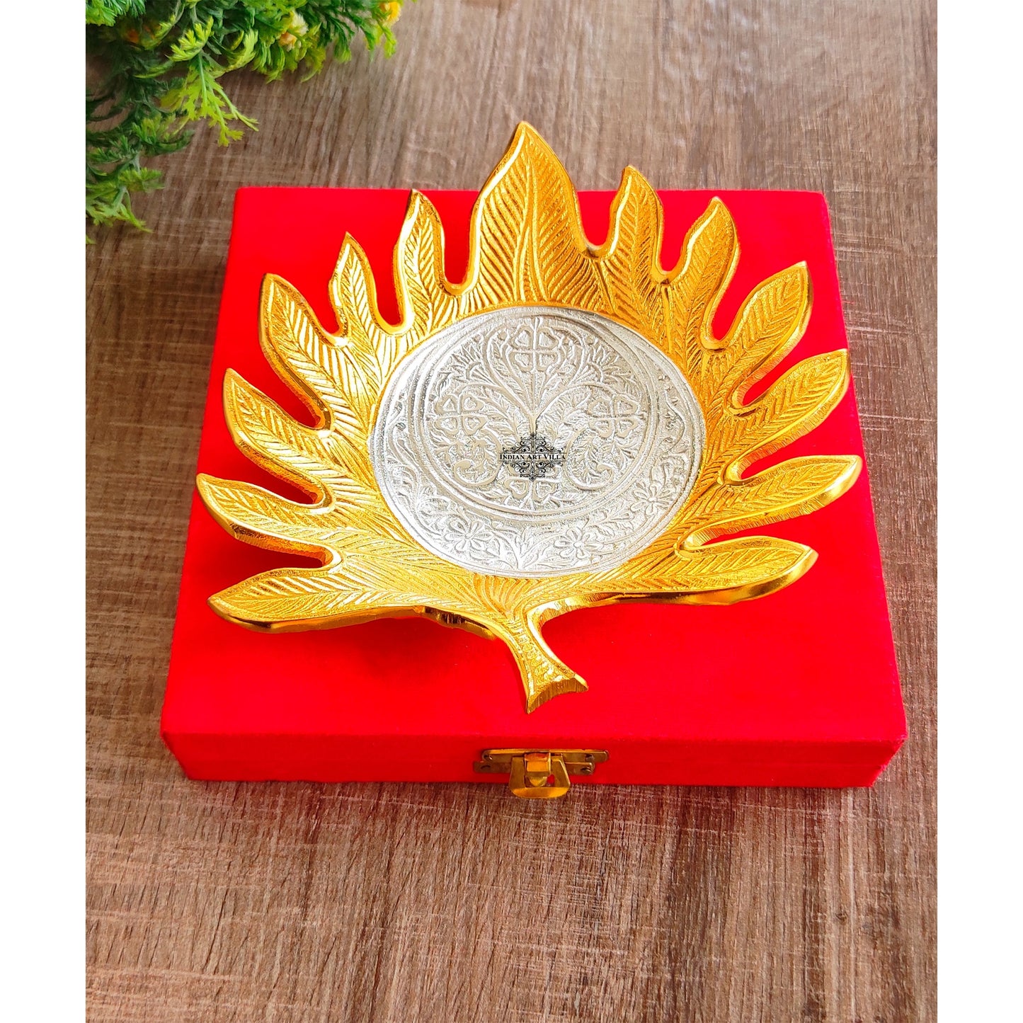 Silver-plated gold Polished Aluminum Flower Engraved Feather Design Decorative Platter