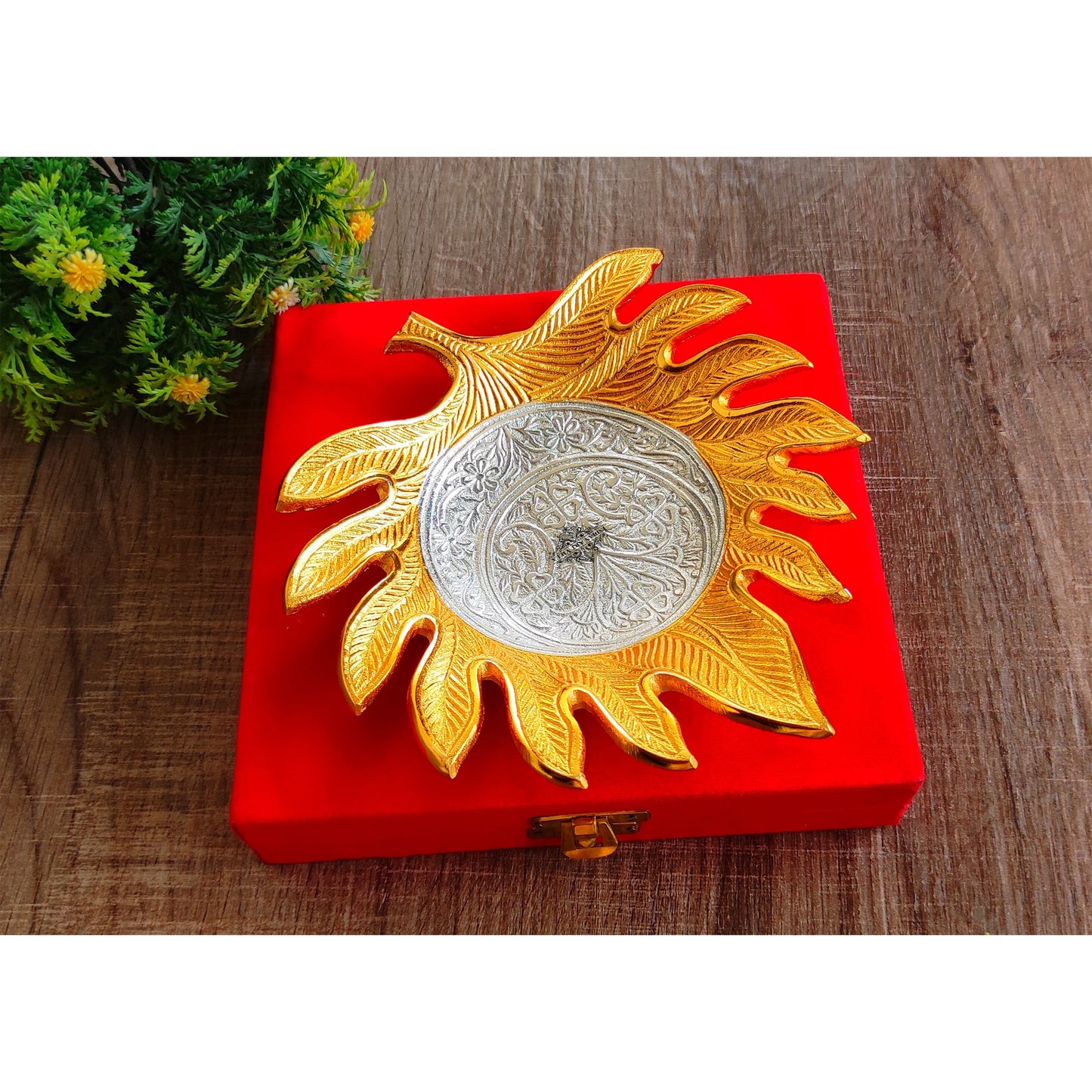 Silver-plated gold Polished Aluminum Flower Engraved Feather Design Decorative Platter