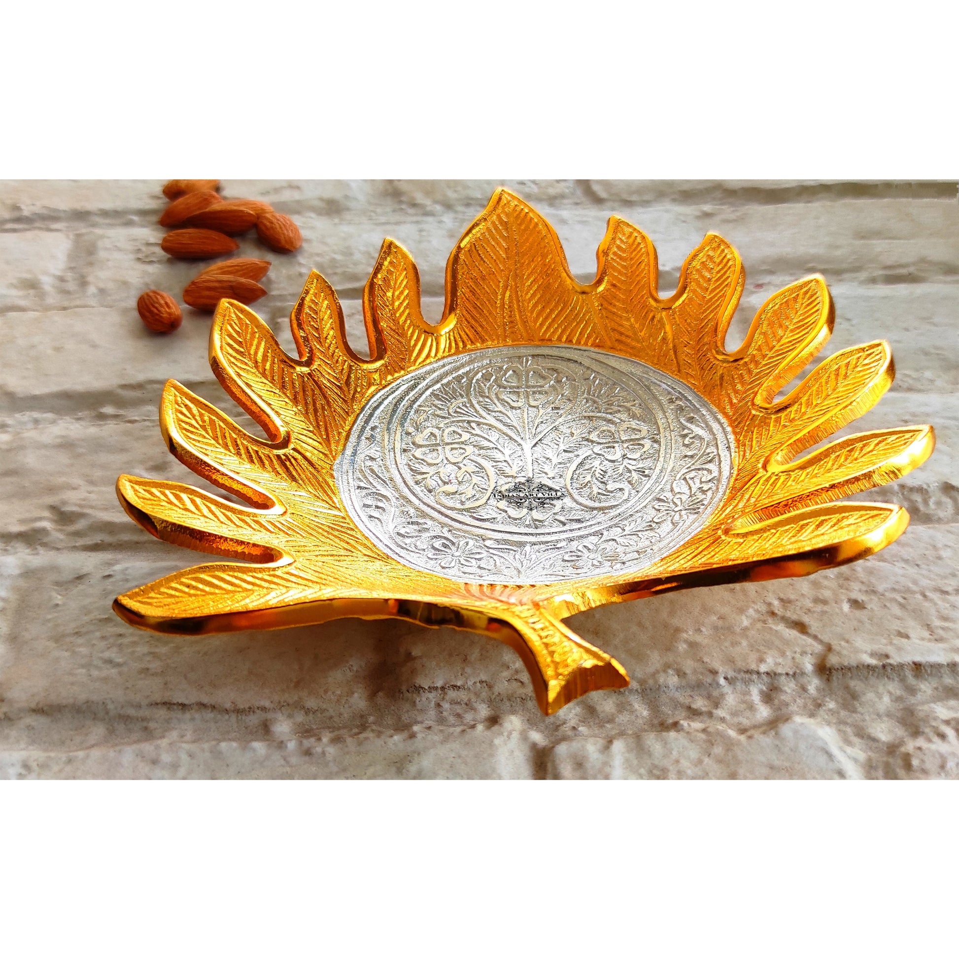 Silver-plated gold Polished Aluminum Flower Engraved Feather Design Decorative Platter