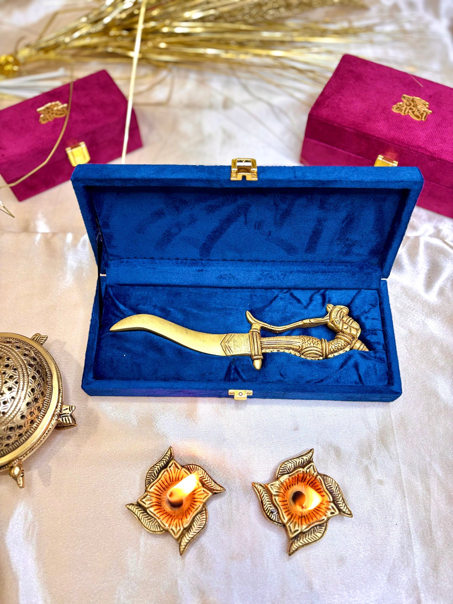 Brass Handcrafted Katar with Velvet Gift Box – Premium Indian Decor (9.5 Inch)