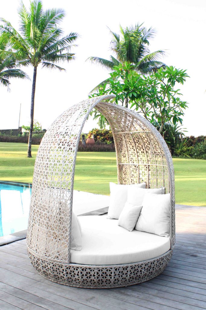 Lava Outdoor Poolside Sunbed With Cushion Daybed (White)