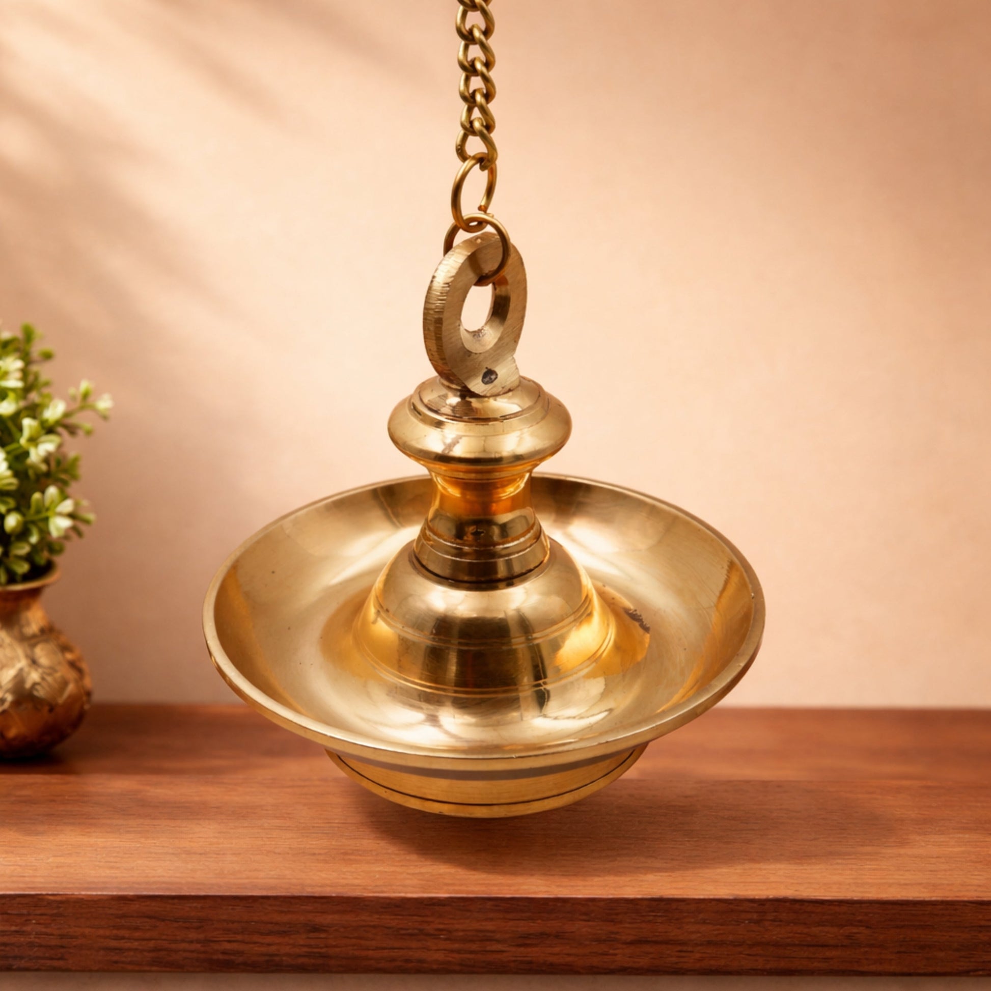 Brass Hanging Lamp Kerala Thooku Vilakku, Traditional Peetal Hanging Diya Deepam, South Indian Temple Hanging Oil Lamp, Pooja Mandir Deepa Jyoti Vilakku Decorative Chain Lamp for Home Temple Decor, Gold, 5.5 Inch, 1 Piece