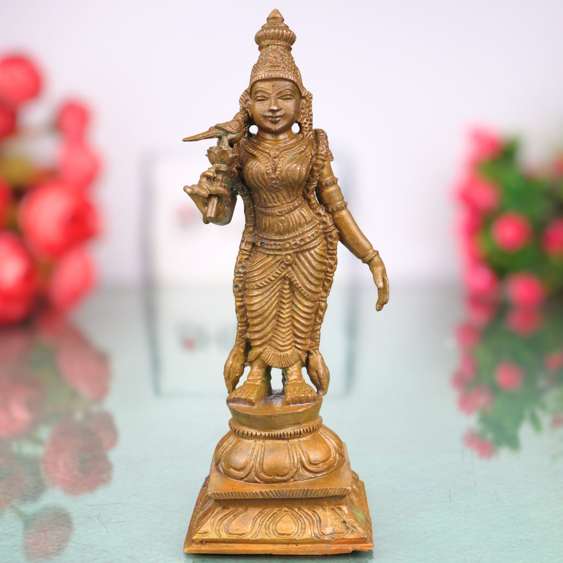 Bronze Meenakshi Amman Idol, Madurai Meenakshi Ambal Devi Murti, South Indian Chola Style Kamsya Panchaloha Vigraha for Home Temple Pooja, Brown, 6 Inch, 1 Piece