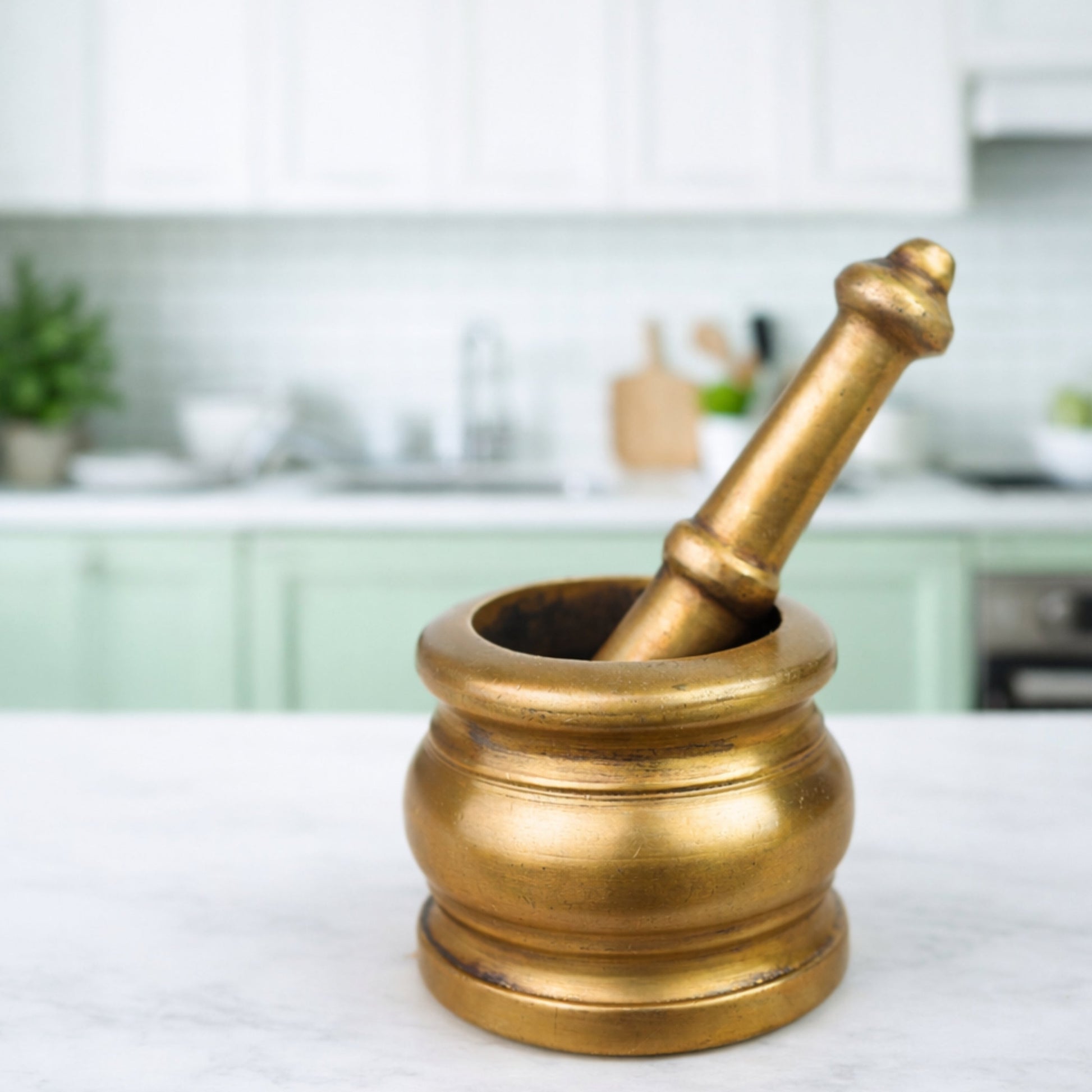 Brass Mortar & Pestle, Sil-batta, Peetal Okhal Aur Moosal, Ayurvedic Spice Grinder, Brass Herbal Grinder, Traditional Indian Kitchen Tool, Vintage Okhalee, 700g,Gold, 2 Inch, 1 Piece