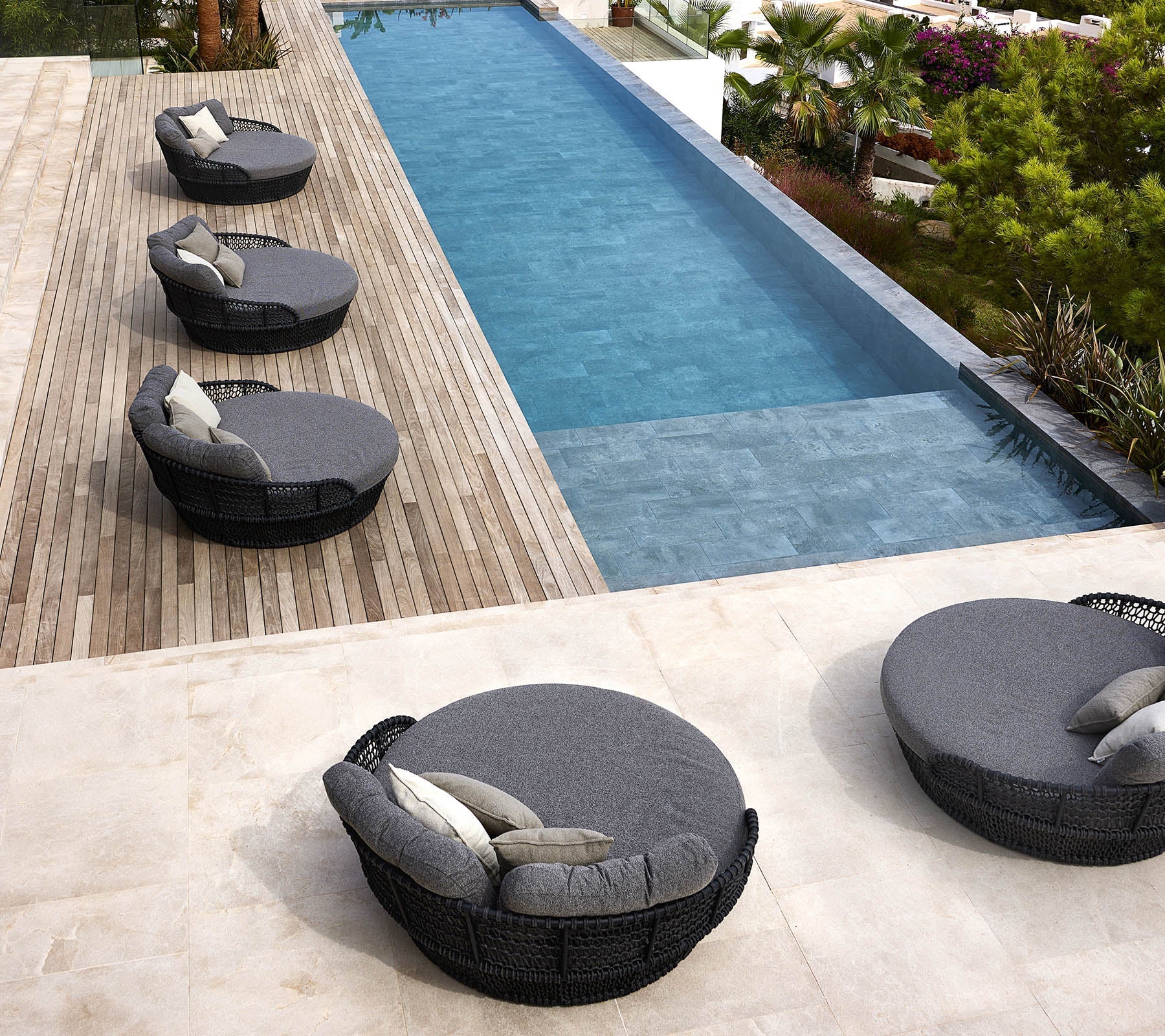 Greco Outdoor Poolside Sunbed With Cushion Daybed (Black) Braided & Rope