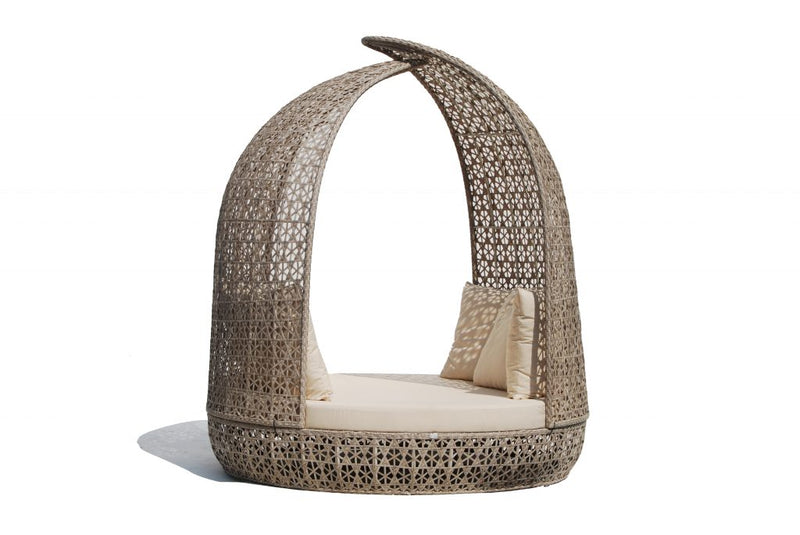 Lava Outdoor Poolside Sunbed With Cushion Daybed (White)