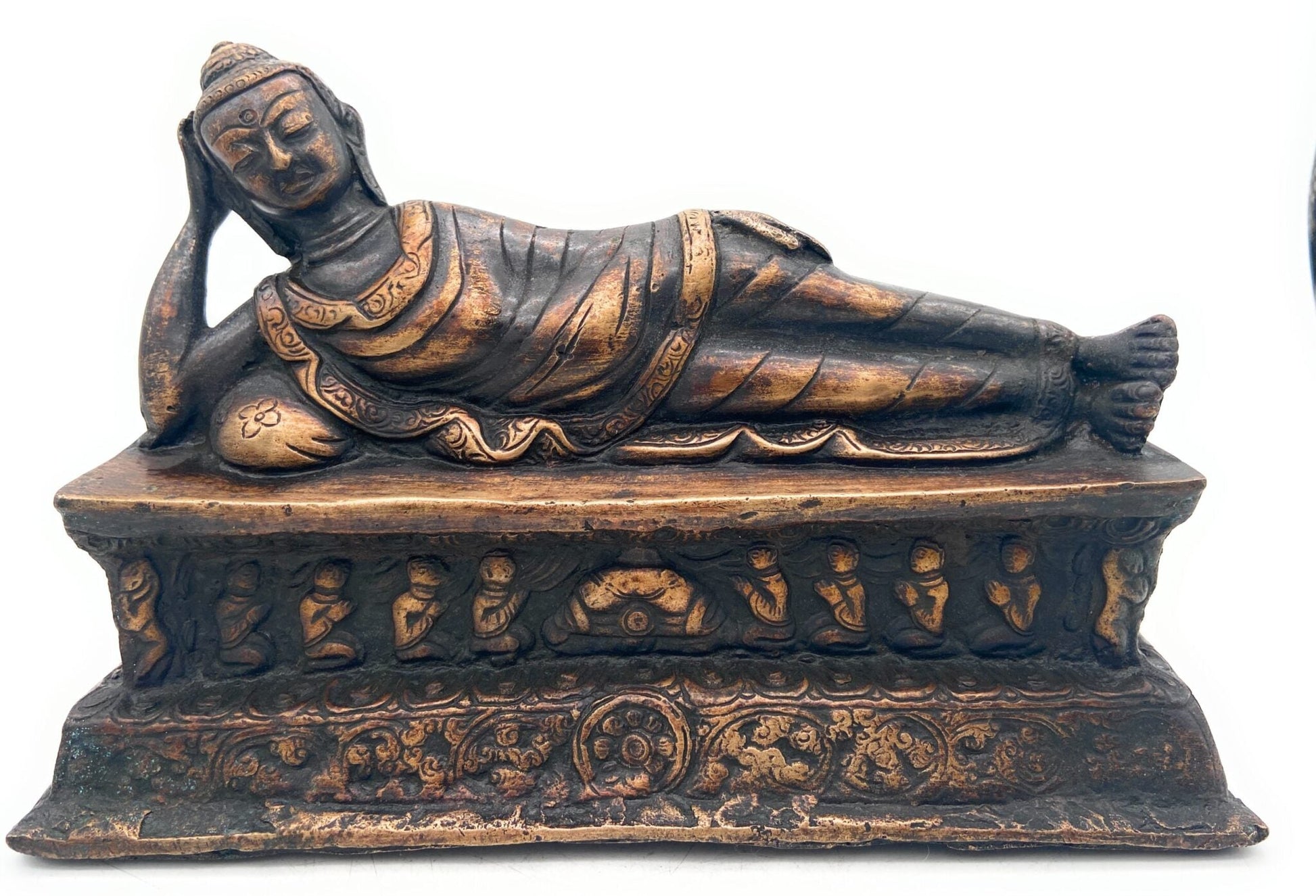 Brass Sleeping Buddha Idol | Reclining Buddha Statue Murti Sculpture for Home Decor, Pooja, Meditation & Gifts,Gold, 7 Inch, 1 Piece