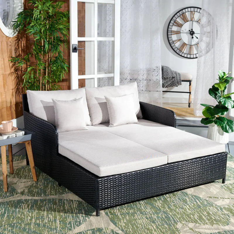 Heper Outdoor Poolside Sunbed With Cushion Daybed