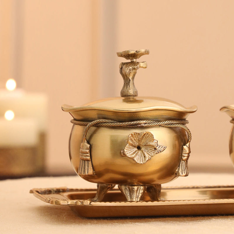 Brass Ribbon 2 Bowl With Lid & Rost 1 Tray