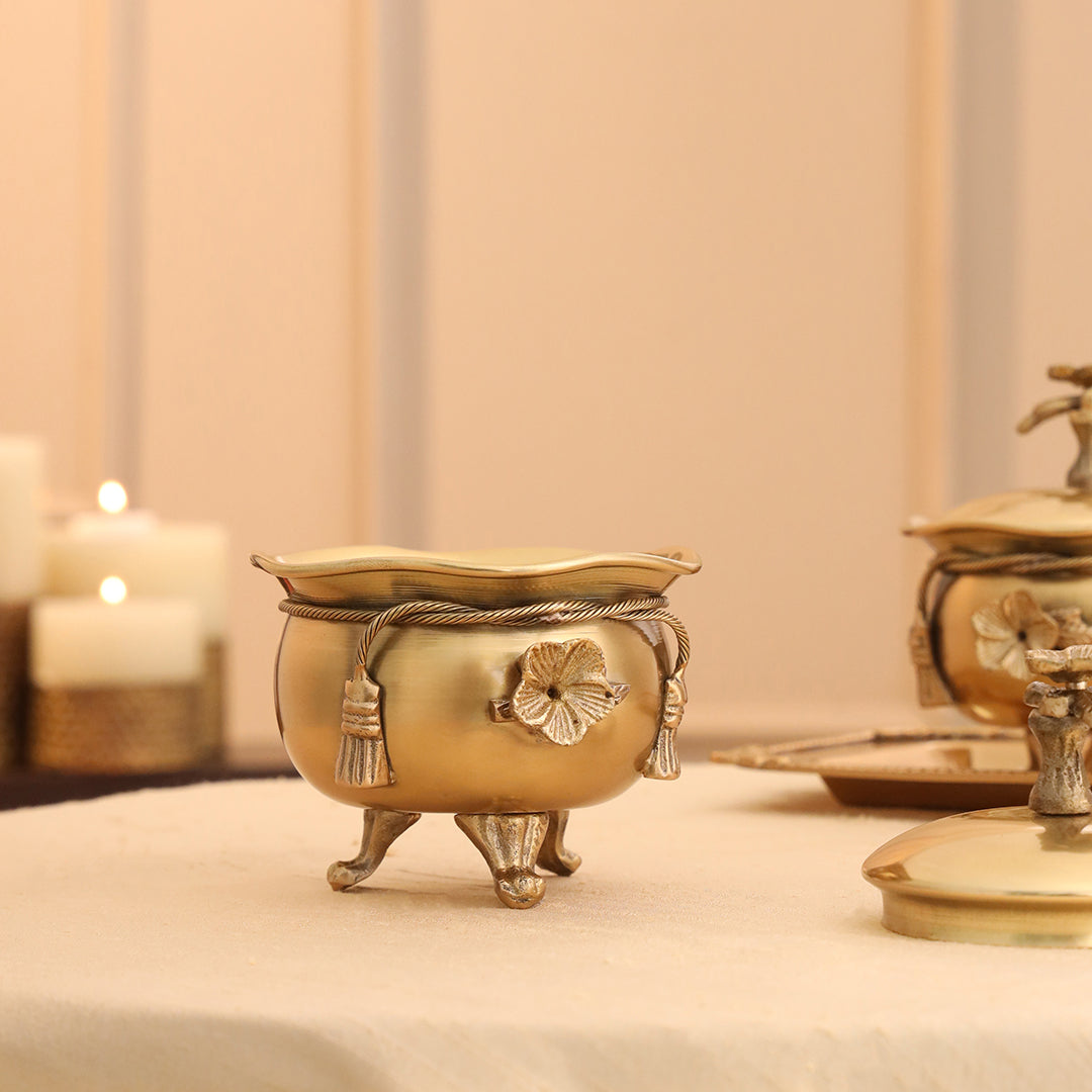 Brass Ribbon 2 Bowl With Lid & Rost 1 Tray