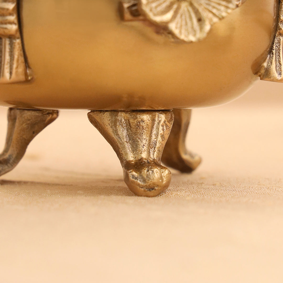 Brass Ribbon 2 Bowl With Lid & Rost 1 Tray