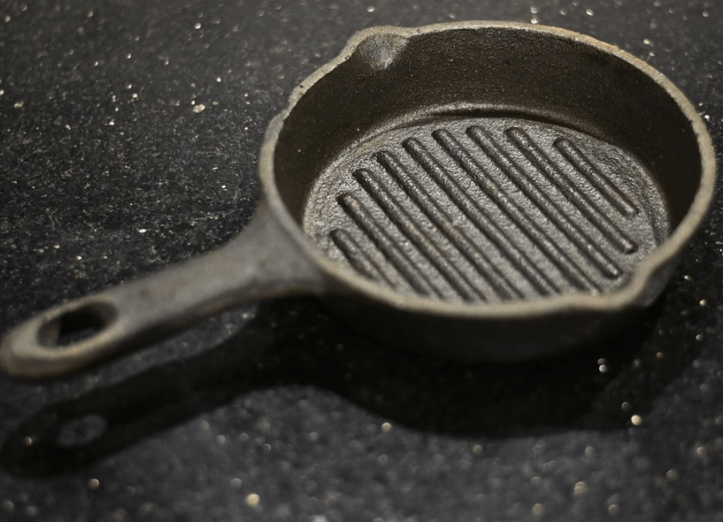 SEASONED CAST IRON MINI GRILL PAN