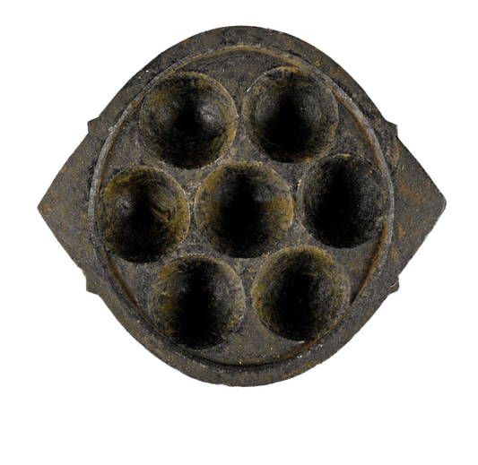 SEASONED SOAPSTONE PANIYARAM KAL – 7 CAVITY