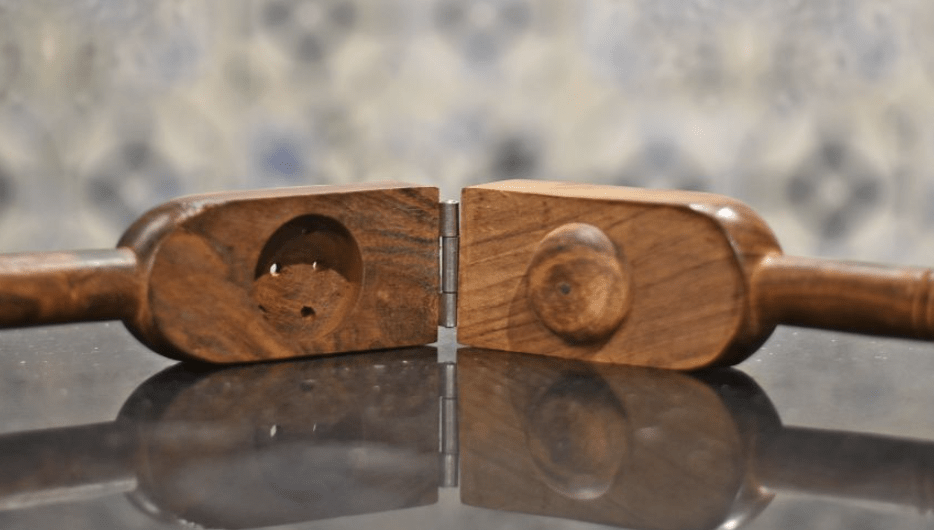 WOODEN LEMON SQUEEZER