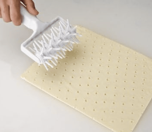 Pizza Dough Docker Roller Dough Pitter Prevents Dough from Blistering Large Size