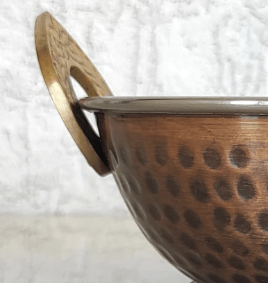 हथौड़े से बनी प्राचीन गहरे रंग की डिज़ाइन वाली स्टील कॉपर कढ़ाई वोक बाउल, परोसने के बर्तन, टेबलवेयर