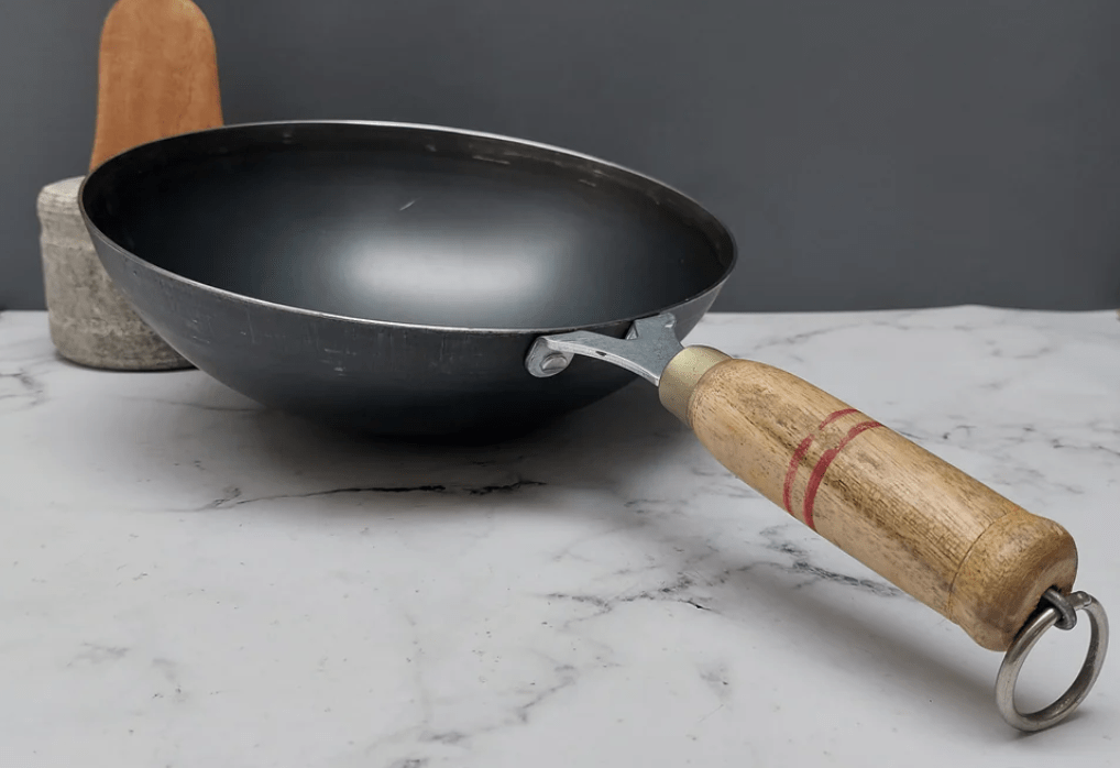 PURE IRON WOK WITH WOODEN HANDLE