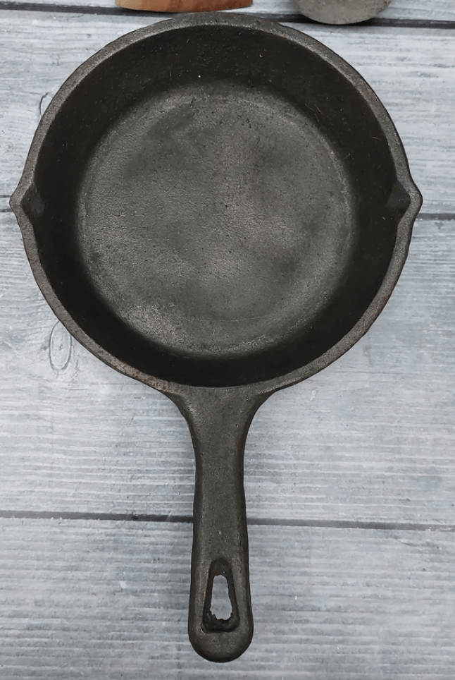 காஸ்ட் இரும்பு மினி ஸ்கில்லெட் | 6"/17 CM