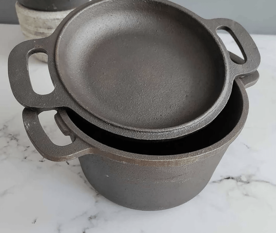 CAST IRON DUTCH OVEN MEDIUM (3 LTRS CAPACITY) WITH LID SKILLET