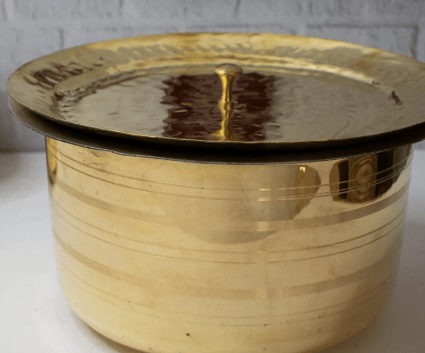 பித்தளை தூத்வாலா பாட்டீலா (டோபியா-சட்டி-பகோனா-பானைகள்)