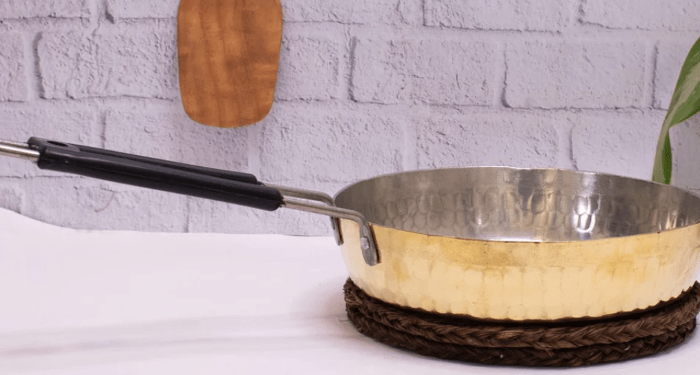 BRASS FRY PAN WITH HEAT RESISTANT LONG HANDLE