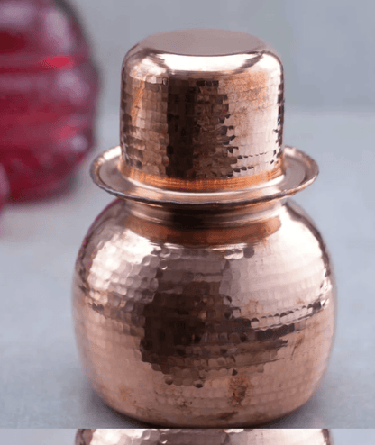 कप सहित तांबे का पानी का बर्तन (सोम्बू - लोटा)
