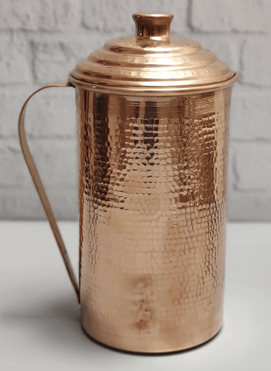 கைவினைஞர்களால் செய்யப்பட்ட செம்பு நீர் குடம்